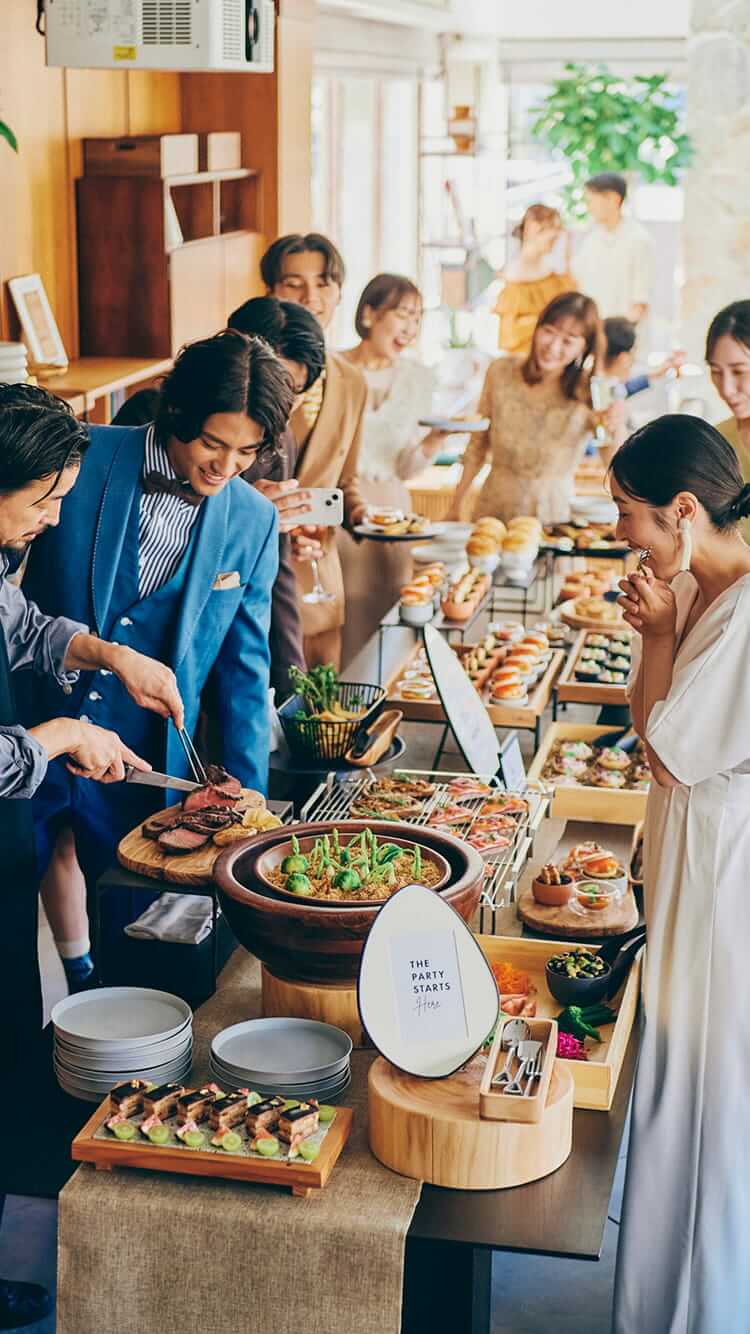 ブッフェスタイルで自由なタイミングでお食事を。