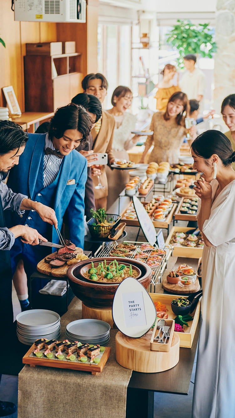 ブッフェスタイルで自由なタイミングでお食事を。