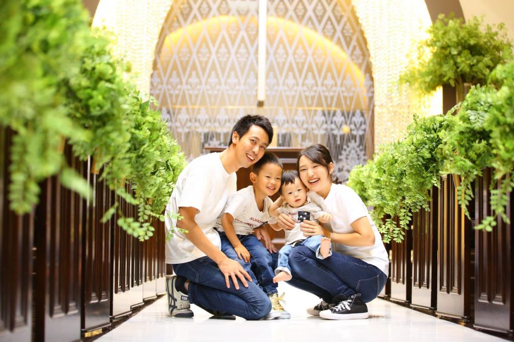 【記念日フォトレポvol.06】思い出のチャペルでこどもたちと、夫婦だけのツーショットも ベイサイドパーク迎賓館 千葉みなとのアイキャッチ