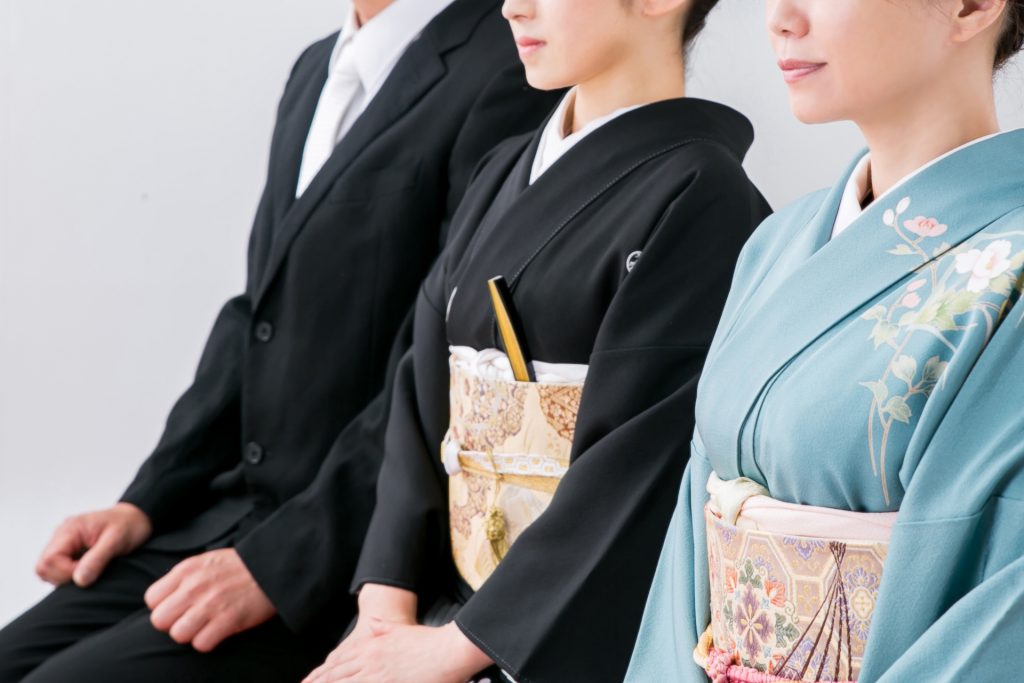 【両家顔合わせ】当日の流れを知りたい!しおりの作り方や内容もご紹介のアイキャッチ
