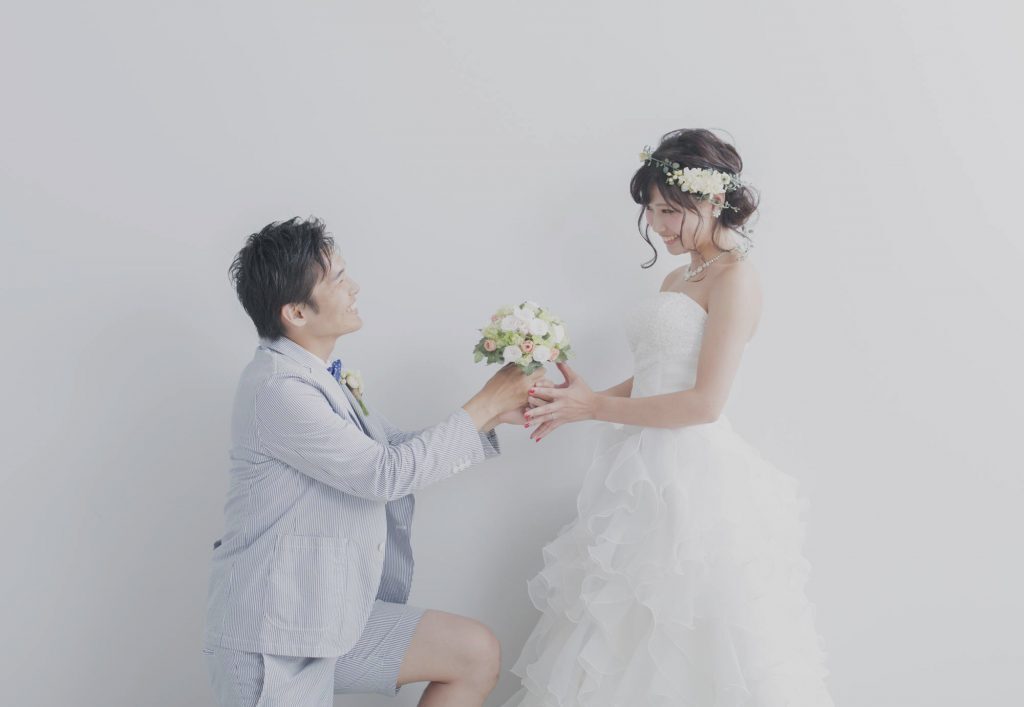 全国のチャペルでプロポーズ!結婚式場でプロポーズする方法とは?のアイキャッチ