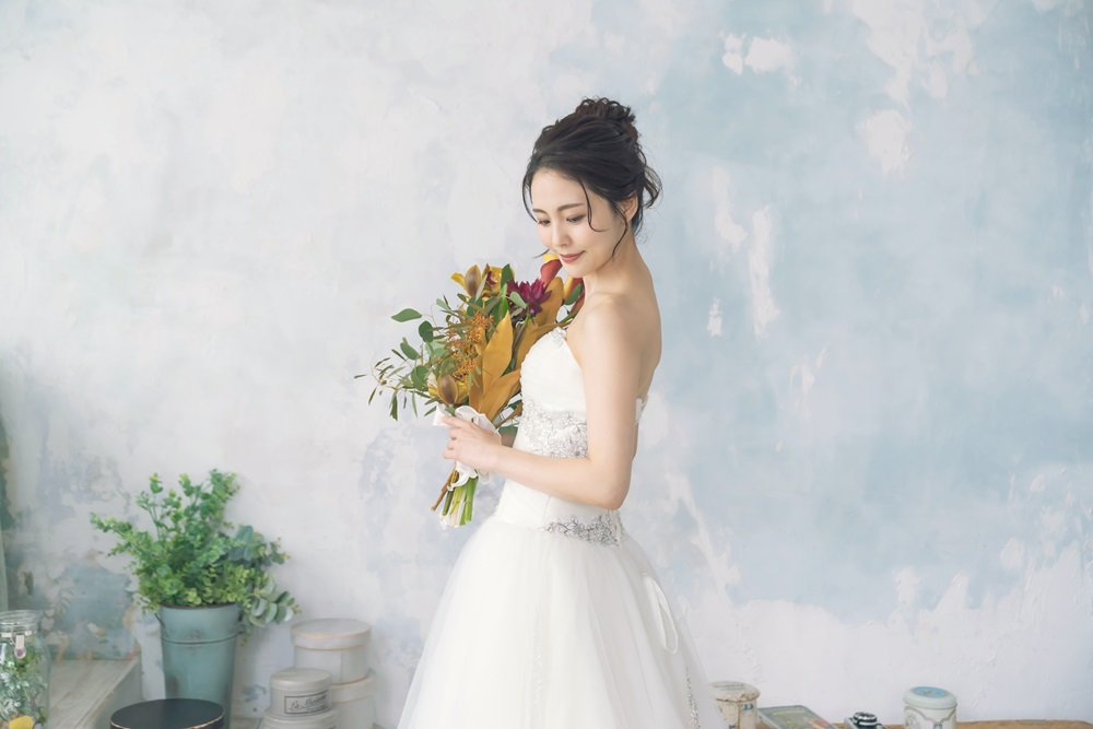 先輩花嫁に学ぶ!結婚式のおすすめポージング特集のアイキャッチ