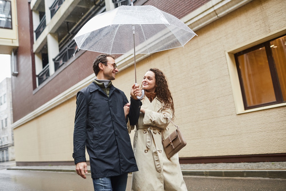 雨の日のお出かけを楽しく！夫婦の雨の日コーデのアイキャッチ